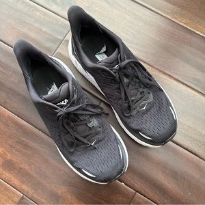 Hoka Clifton Size 9